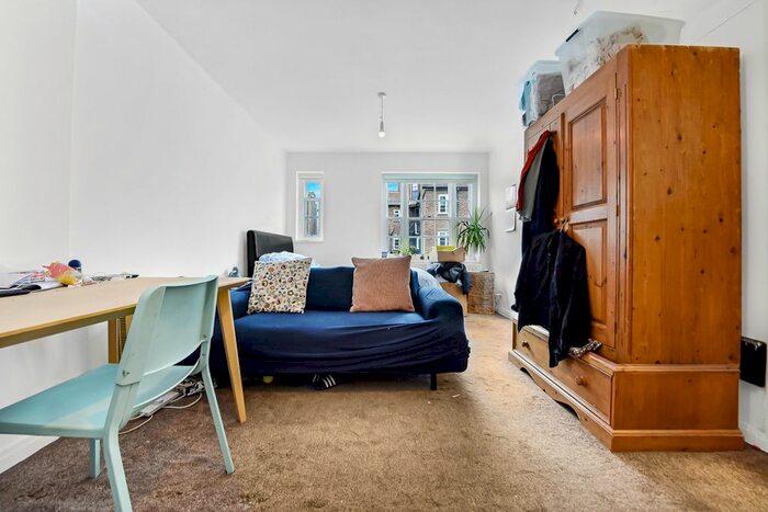 Studio To Rent In Worple Road, London, SW19