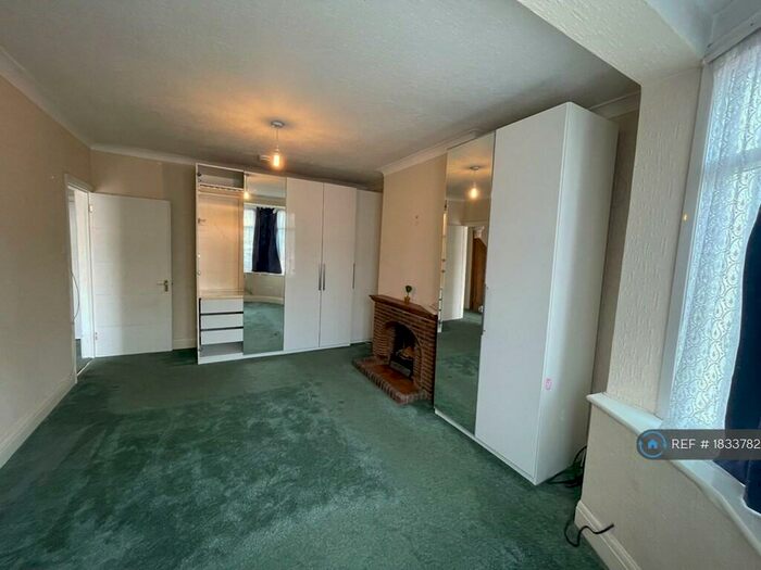 1 Bedroom Flat To Rent In Ground Birchen Grove, London, NW9