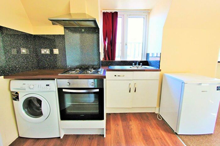 Studio To Rent In Flat D Boleyn Road, Hackney, N16
