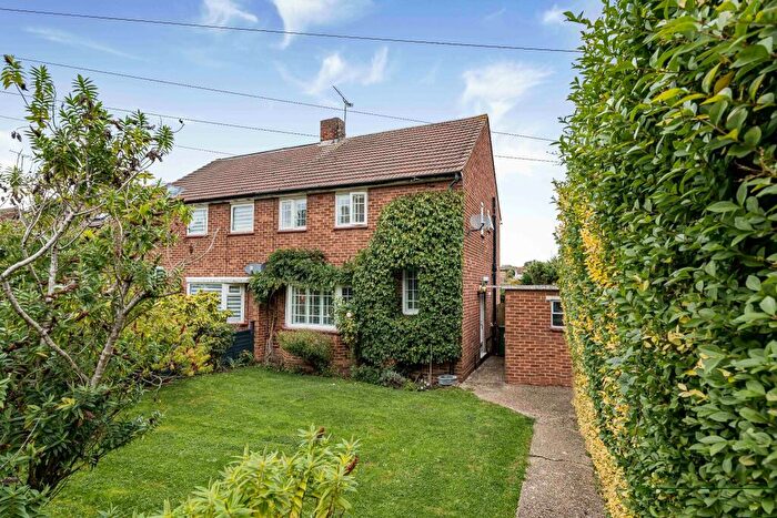 3 Bedroom Semi-Detached House For Sale In Kemble Close, Potters Bar, EN6