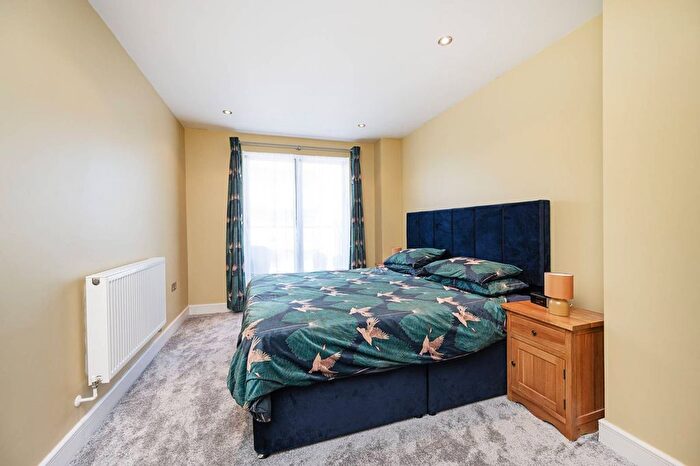 1 Bedroom Flat For Sale In Cheltenham House, Commercial Road, Whitechapel, London, E1