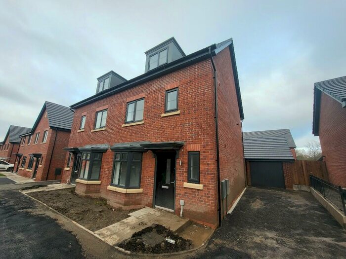 4 Bedroom Semi-Detached House To Rent In Etford Close, Leyland, Lancashire, PR25