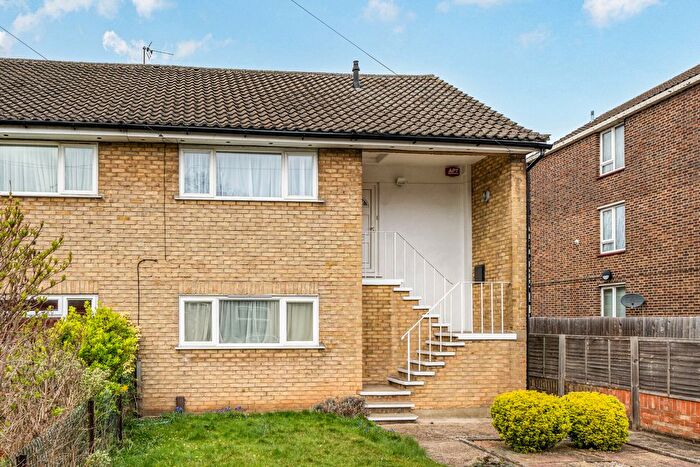 2 Bedroom Maisonette For Sale In Selby Road, London, SE20