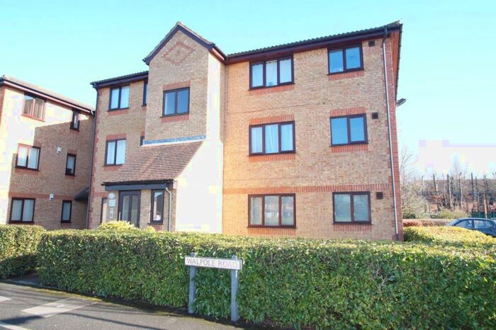 1 Bedroom Flat To Rent In Walpole Road, Burnham Gate, SL1