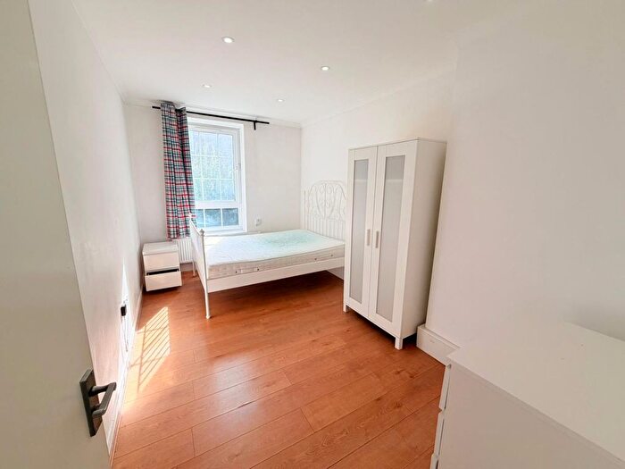2 Bedroom Flat To Rent In Long Lane, London, SE1