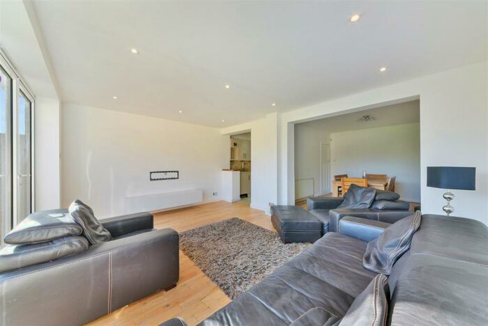 3 Bedroom House To Rent In Torrington Way, Morden, SM4