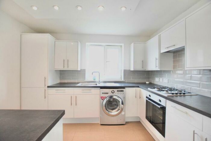 3 Bedroom Flat To Rent In Pond Road, E15