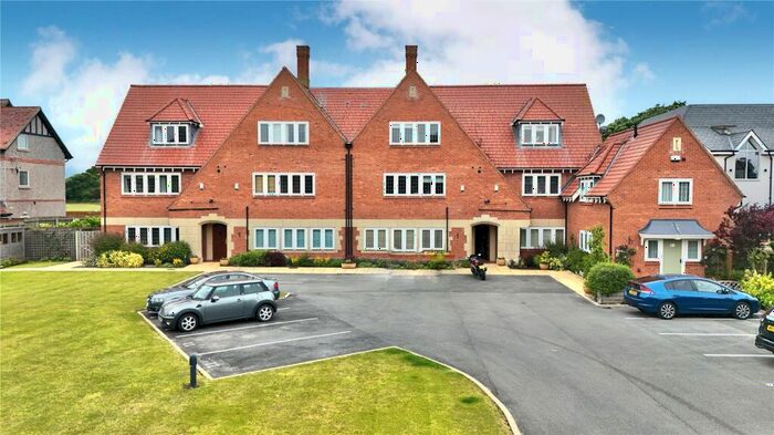 2 Bedroom Apartment For Sale In Meols Drive, Hoylake, Wirral, Merseyside, CH47