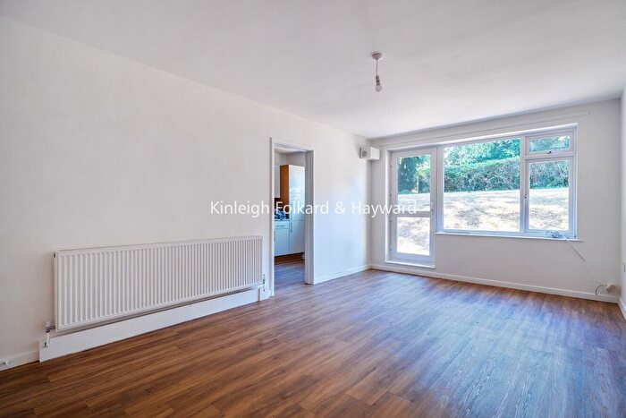 2 Bedroom Flat To Rent In Durham Road, Bromley, Kent, BR2