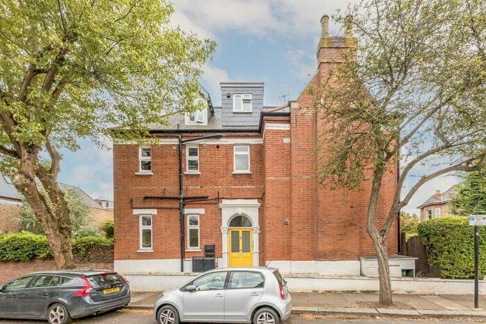 3 Bedroom Flat To Rent In Marlborough Road, London, W4