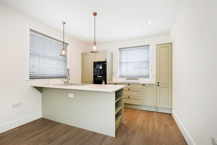 1 Bedroom Apartment To Rent In Station Road, North Chingford, E4