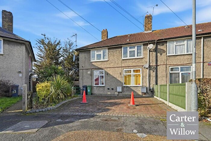 1 Bedroom Maisonette For Sale In Easebourne Road, Dagenham, RM8