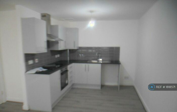 2 Bedroom Flat To Rent In Piccadilly House, Bradford, BD1