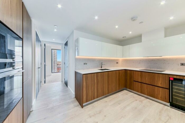 1 Bedroom Flat To Rent In Piazza Walk, Goodman' S Fields, Aldgate, London, E1