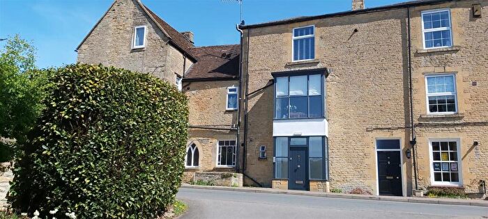 2 Bedroom Flat For Sale In New Street, Chipping Norton, OX7
