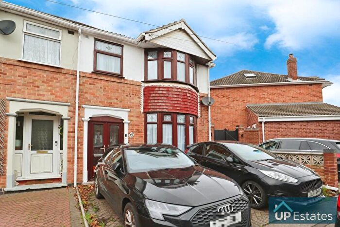 3 Bedroom End Of Terrace House To Rent In Silverdale Close, Coventry, CV2