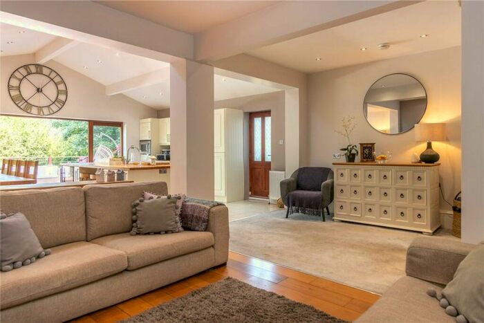 5 Bedroom Detached House To Rent In South Croydon, CR2