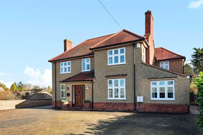 4 Bedroom Detached House To Rent In Cumnor Hill, Botley, OX2