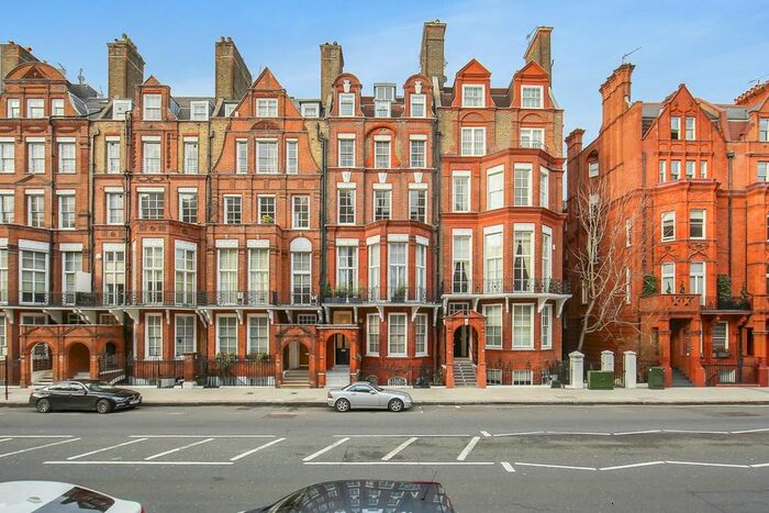 3 Bedroom Flat To Rent In Pont Street, London, SW1X