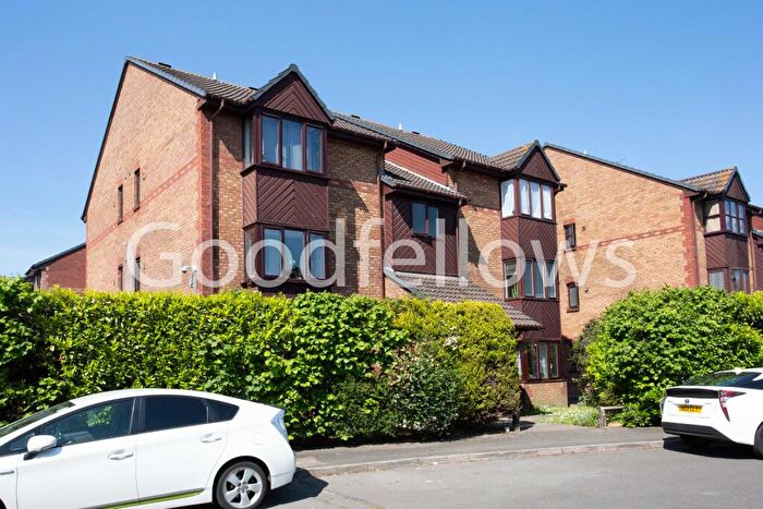 Apartment To Rent In Gilpin Close, Mitcham, Surrey, CR4