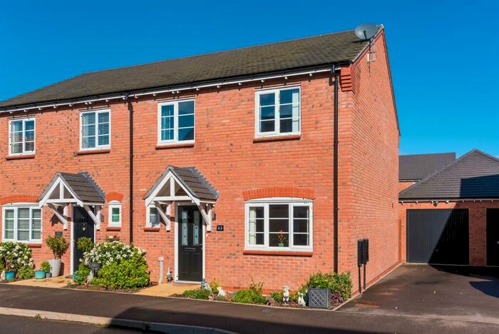 3 Bedroom Semi-Detached House For Sale In Norgren Crescent, Shipston-on-Stour, CV36