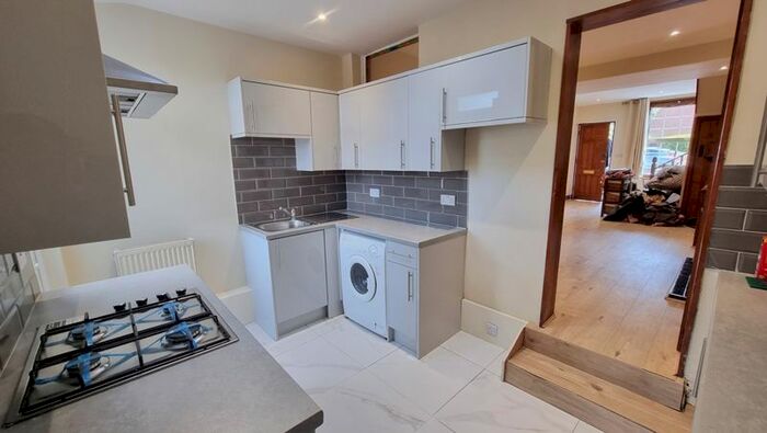 2 Bedroom Property To Rent In Rolleston Road, South Croydon, CR2