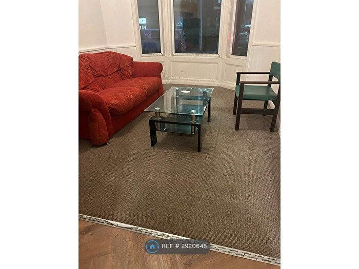 1 Bedroom Flat To Rent In Newlands Road, Glasgow, G44