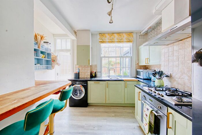 2 Bedroom Flat To Rent In Matthews Street, London, SW11