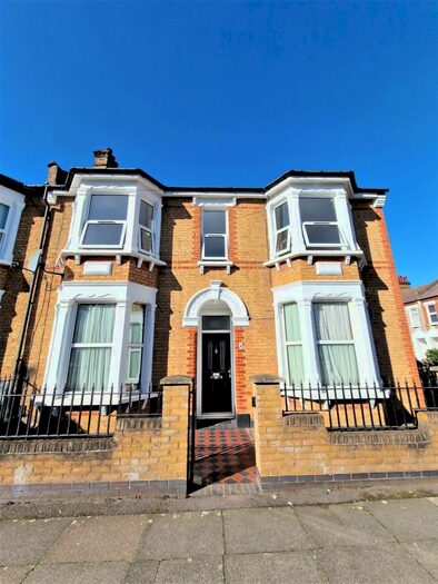 2 Bedroom Maisonette To Rent In Shorndean Street London, SE6