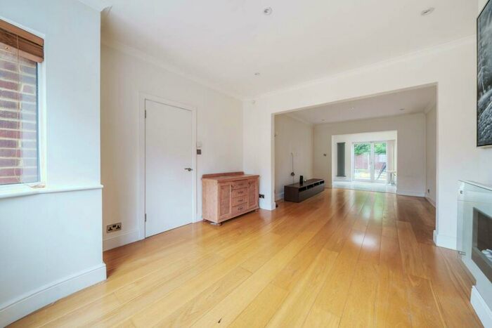 4 Bedroom Semi-Detached House To Rent In Cheyneys Avenue, Edgware, HA8