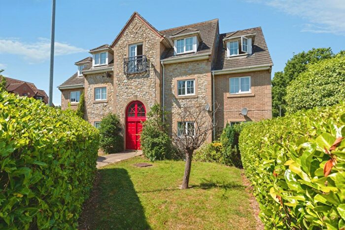 2 Bedroom Flat For Sale In Hay Leaze, Yate, Bristol, BS37
