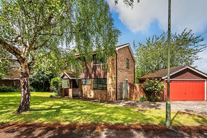 4 Bedroom Detached House For Sale In Park Green, Great Bookham, KT23