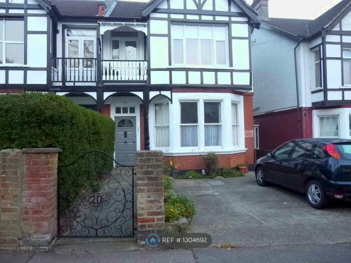 1 Bedroom Flat To Rent In Palmerston Road, Westcliff-On-Sea SS0