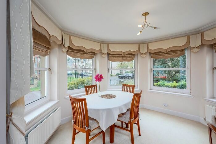 3 Bedroom Flat To Rent In Rattray Grove, Morningside, Edinburgh, EH10