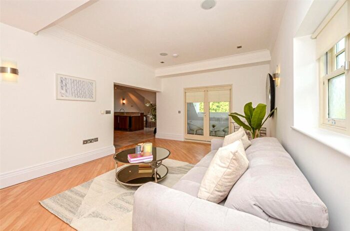 2 Bedroom Apartment For Sale In Walshaw Avenue, Colwyn Bay, Conwy, LL29