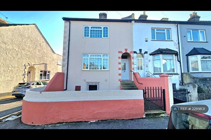 4 Bedroom End Of Terrace House To Rent In Gillingham Road, Gillingham, ME7