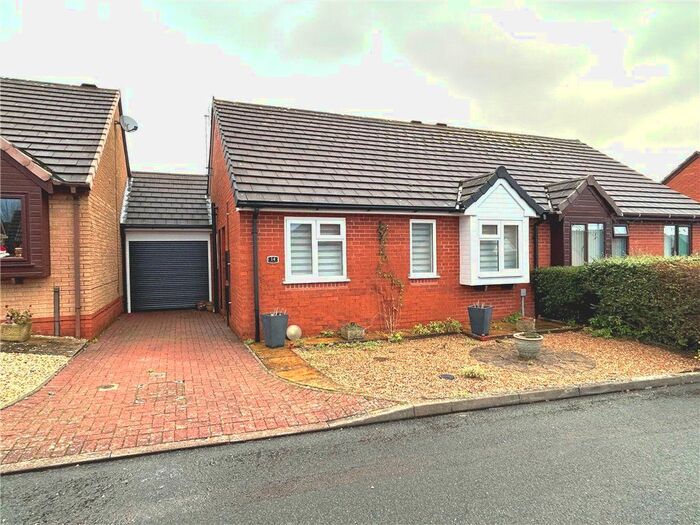 2 Bedroom Bungalow For Sale In Hillside Close, Evesham, Worcestershire, WR11