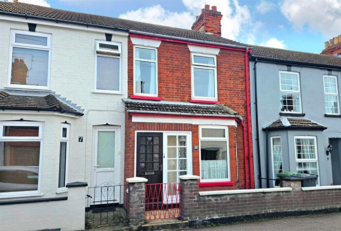 2 Bedroom Terraced House For Sale In Avenue Road, Gorleston, NR31