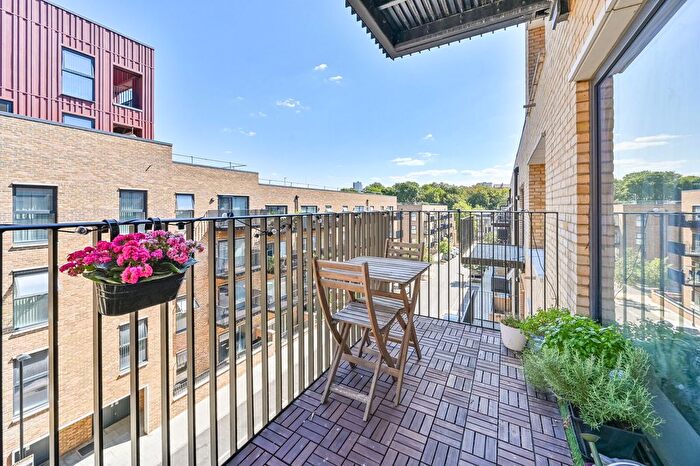 3 Bedroom Flat For Sale In Austwick Court, Woolwich, London, SE18