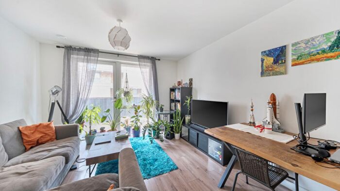 2 Bedroom Flat For Sale In Albright Court, Barking, IG11