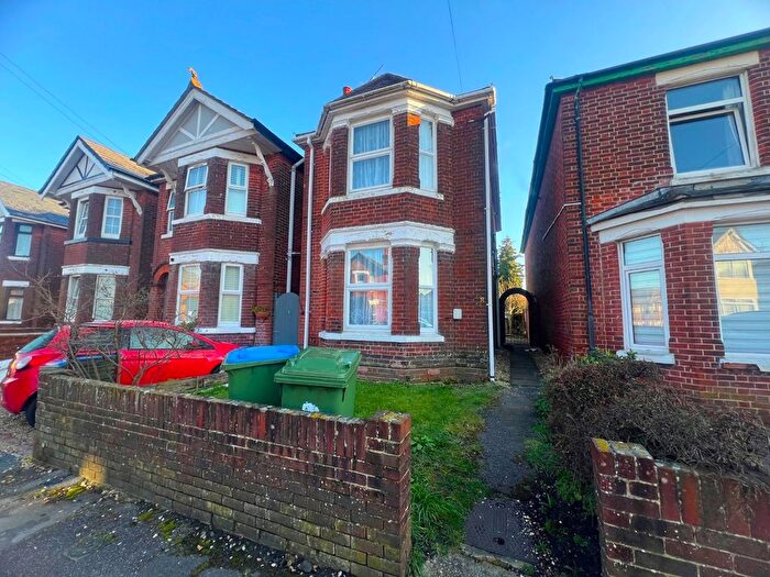 3 Bedroom Detached House To Rent In Englefield Road, Southampton, Hampshire, SO18