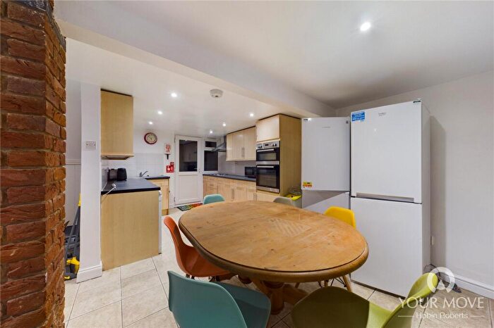 6 Bedroom House To Rent In Semilong Road, Northampton, NN2