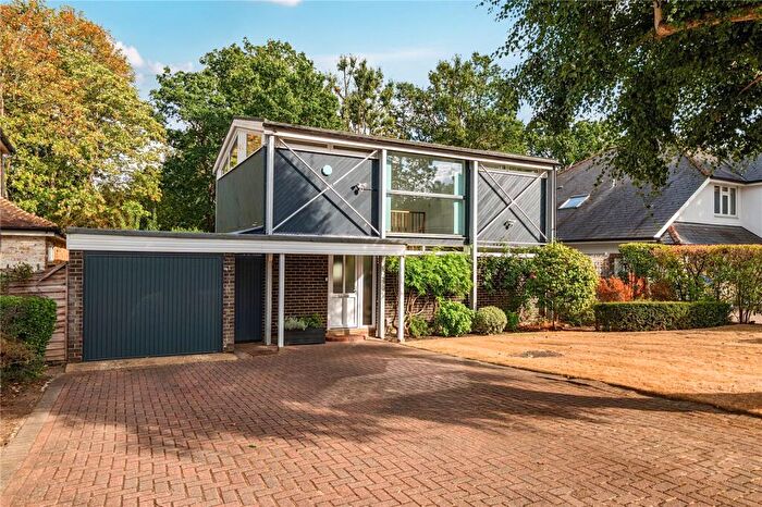 3 Bedroom Detached House For Sale In Kenwood Drive, Walton-On-Thames, KT12