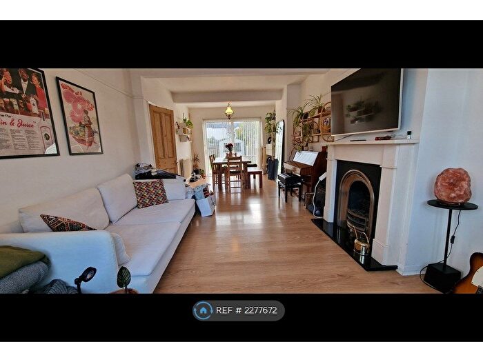 3 Bedroom Terraced House To Rent In Sherwood Avenue, London, SW16