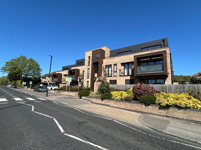 2 Bedroom Flat To Rent In High Road, Benfleet, SS7