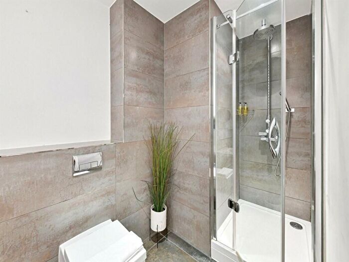 1 Bedroom Flat For Sale In Cable Street, Manchester, M4