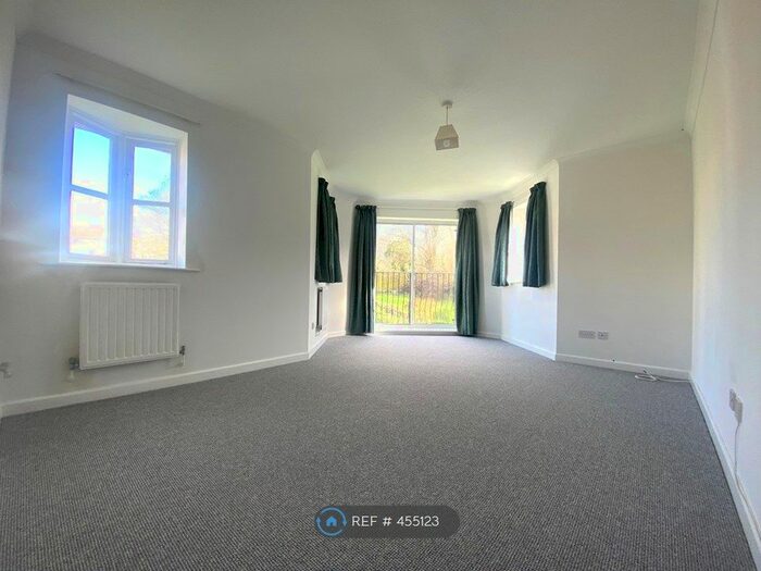 2 Bedroom Flat To Rent In Holne Chase, Plymouth, PL6