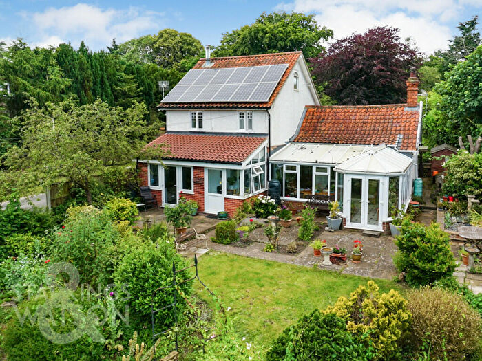 3 Bedroom Cottage For Sale In Strumpshaw Road, Brundall, Norwich, NR13