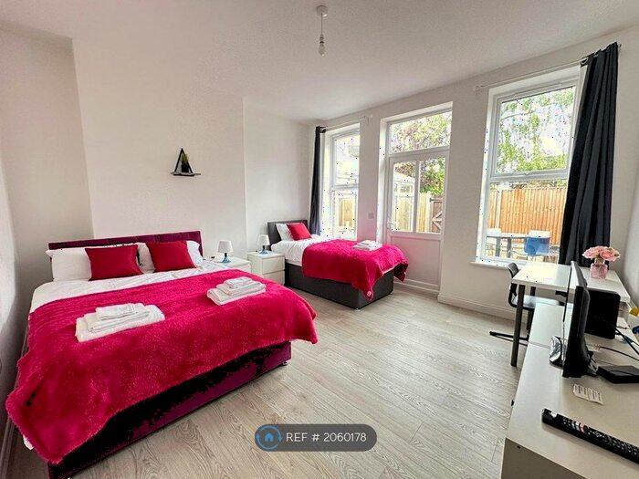 2 Bedroom Flat To Rent In St Michaels Road, Bedford, MK40