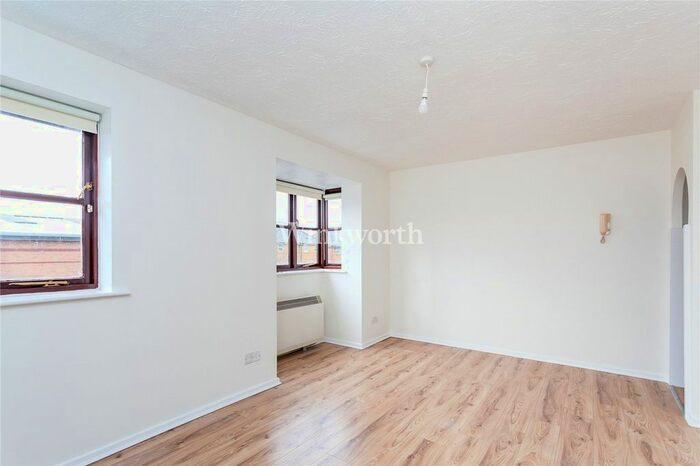 1 Bedroom Flat To Rent In Woodvale Way, London, NW11